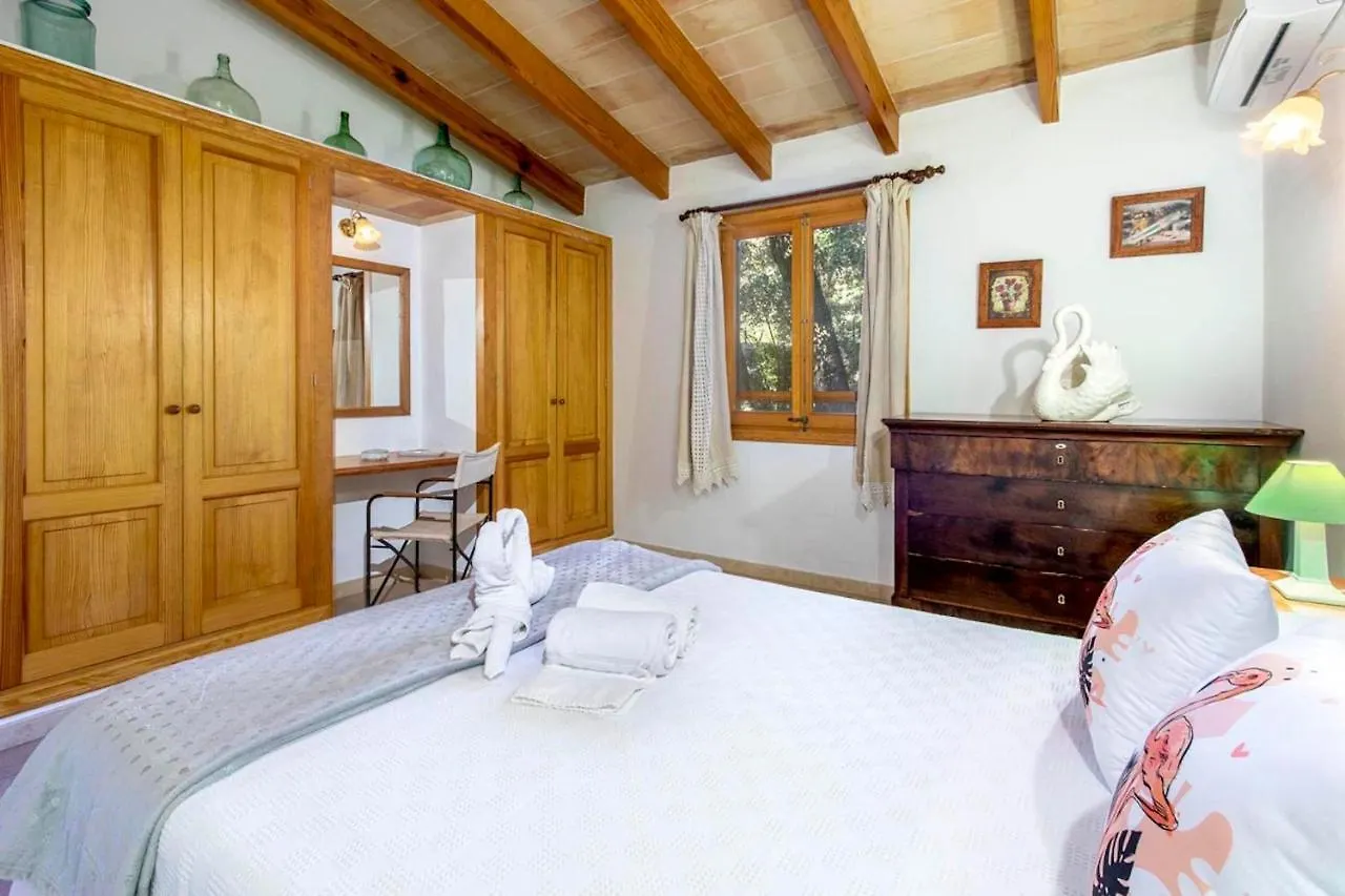 Holiday home Charming 3 Bedroomn Villa With Pool In Pollensa By Renthousing