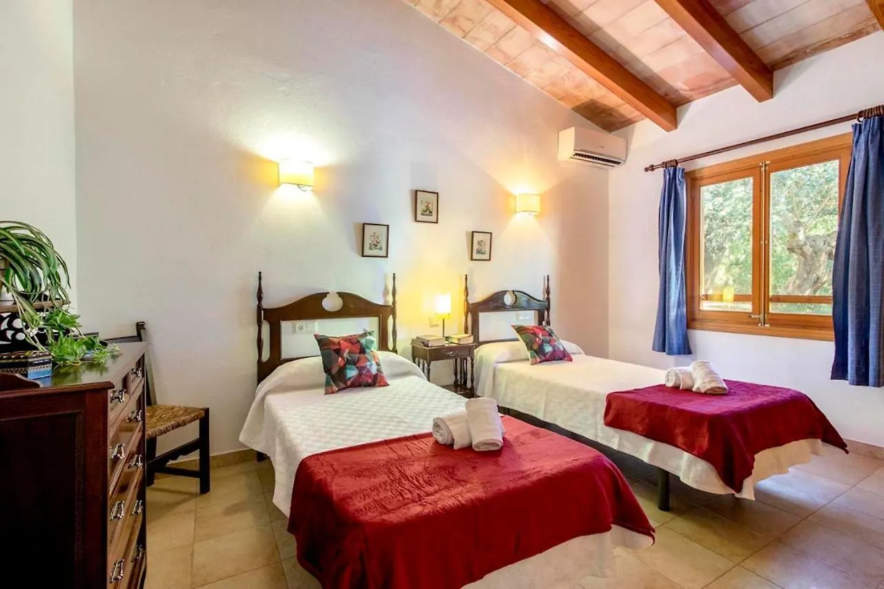 Charming 3 Bedroomn Villa With Pool In Pollensa By Renthousing Holiday home